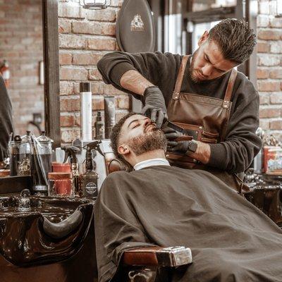 Experience our best barbers. Enjoy consistency in each service.