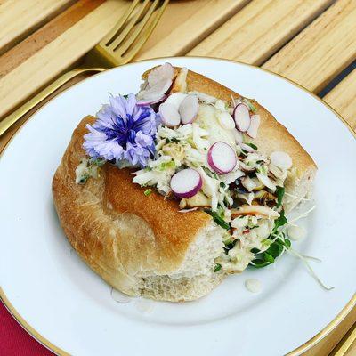 Dungeness crab roll w/fresh radish, arugula & fleur