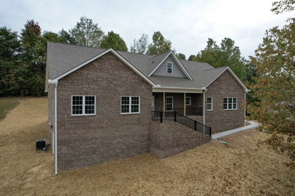 A new construction home ready for my buyer to move into in Blountville, TN! A wonderful day for all parties!