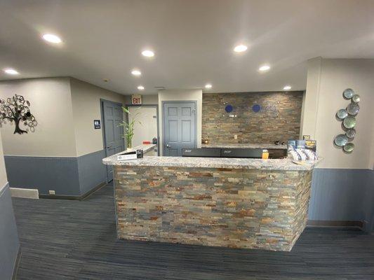 Eau Claire Front Desk