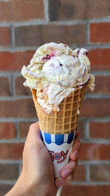 Blueberry Crumble and Peanut Butter Jelly Time Waffle Cone | Instagram: @telephonesmoothie