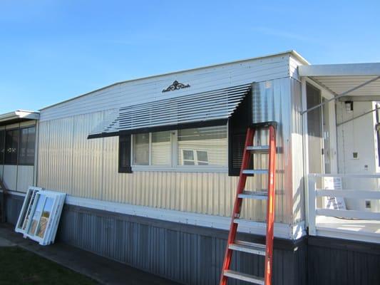 Vinyl Windows and Vinyl Siding before installation by www.alcohis.com