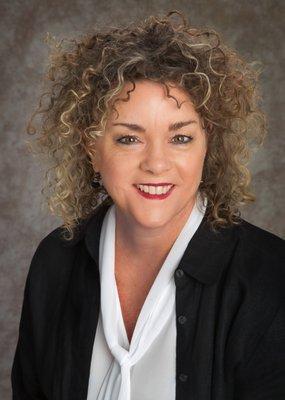 Jenivee Schoenheit Your Bloomington RE/MAX Agent