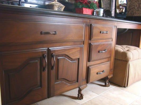 Mahogany Queen Ann vanity