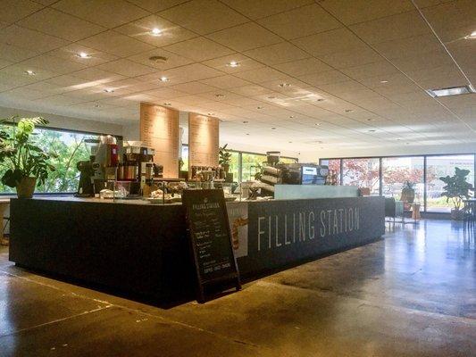 Another location to enjoy their fresh juices, coffee drinks and baked goods : ) #ericnielsenkc #thefillingstation #crowncenter