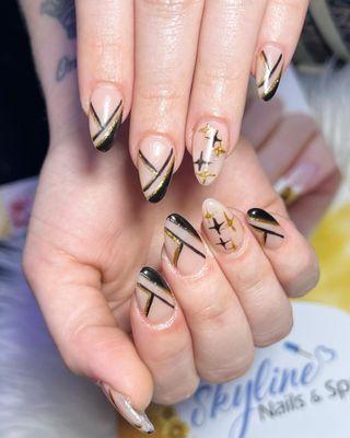 Black and gold dip nails designs