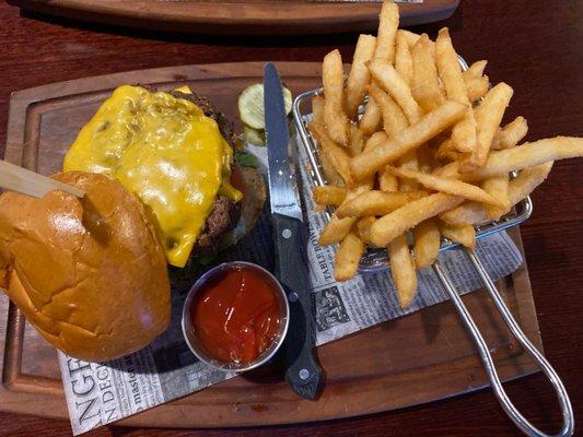 Classic Hamburger with fries ($4 surcharge from potato chips)