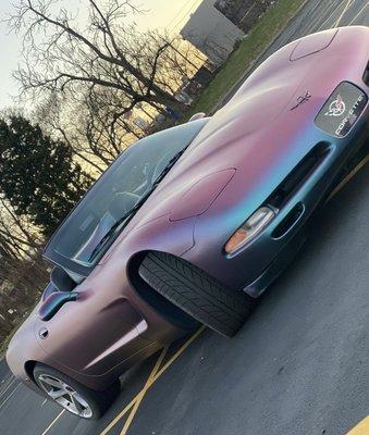 Color shift wrap on Corvette w/ teal calipers.