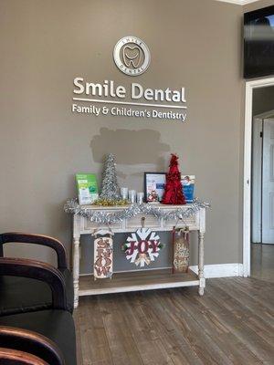 Smile Dental, cute Christmas decor