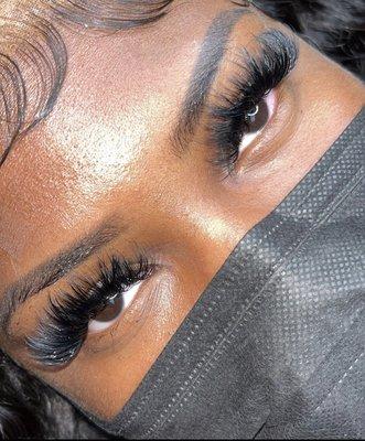 Individual Lashes by @blinkssbykayy on Instagram.