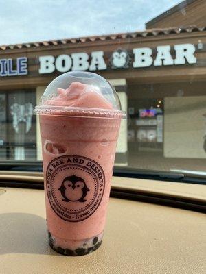 Strawberry smoothie with boba