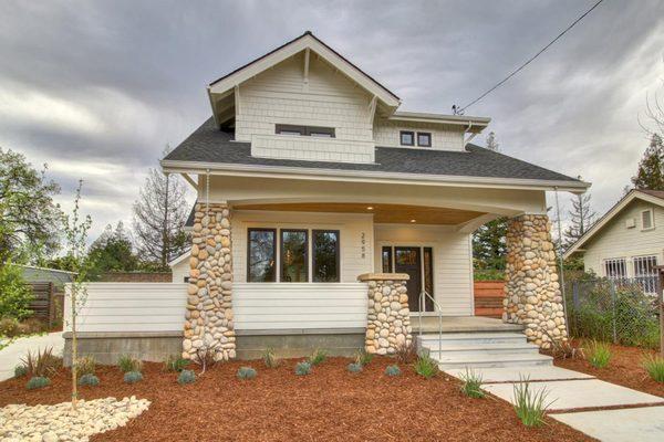 This lovely bungalow is a Grounded infill project in Oak Park that went on the market March 2017!