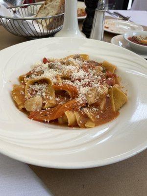 Pappardelle con pollo e verdure