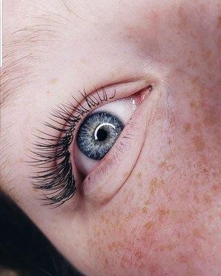 Natural, classic lash extension!