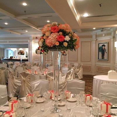 Floral centerpiece, linen, chaircovers