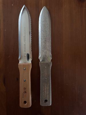 the edge on the rt knife looked like the one on the right before I had the knife sharpened.