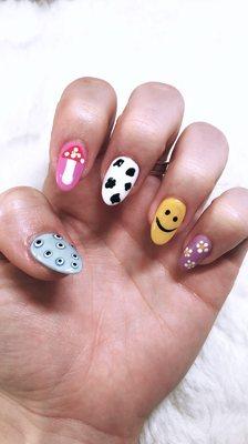 Such cute nail design!