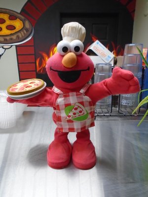 Elmo - pizza chef!