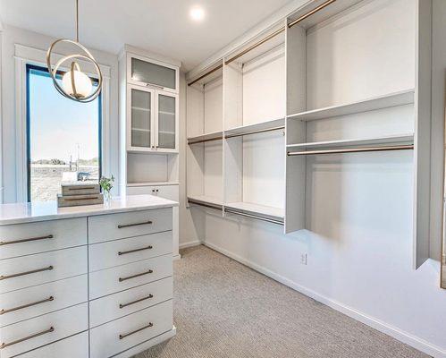 Lots of storage in this closet with 2 hutches and a double island. I'd love to help you create your peaceful and organized space.