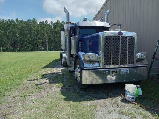 Lake Waccamaw ,NC
 
 Washing &Cleaning 1 TRUCK at a Time.