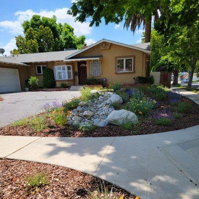 Beautiful Front Yard Garden!