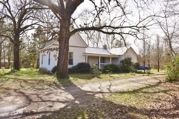 Adorable Winterville Farm House SOLD