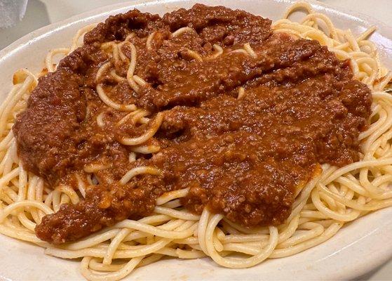 Medium plate with meat sauce.