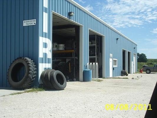 M & R Tire & Automotive Inc