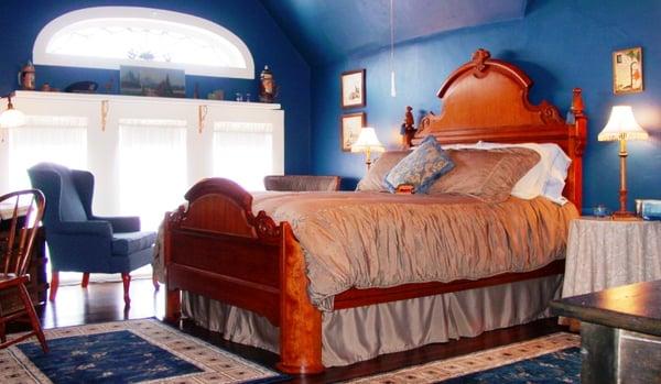 Captain's Quarters 3 rm Suite, 3rd floor, private ensuite bath w/clawfoot tub, hardwood floor, Queen, Full and Twin beds, views