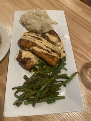 Mahi with mash and green beans