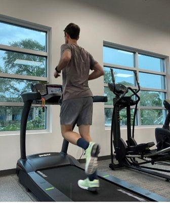 Treadmill running analysis using real time bio feedback and video analysis