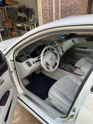 Interior detail on Toyota Avalon