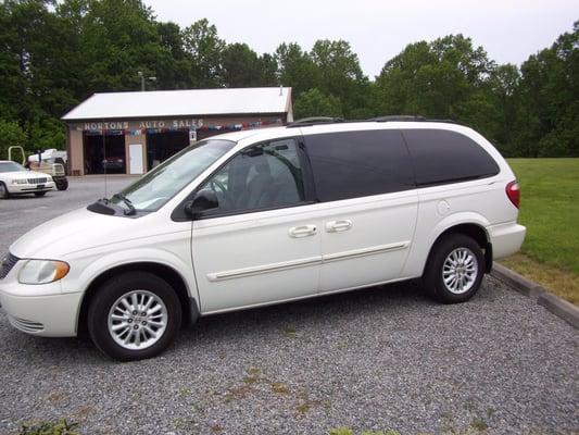 2004 Chrysler Town & Country, 3.8 V6, Captains Chairs, Double AC, White w/Gray Cloth, 99K miles     $4,900