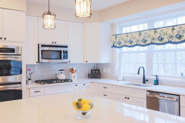 Kitchen remodel with upgraded kitchen backsplash and white kitchen cabinets