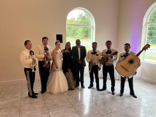 Mariachi Perla Tapatia de Noemí Silvestre