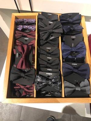 Bow tie action