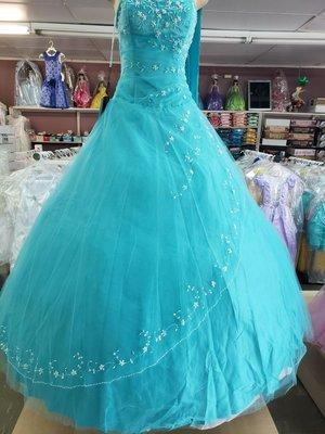 Vestidos para prom, graduación, presentación, Boda, y Bsurizo también contamos con Renta de mantelería para su fiesta