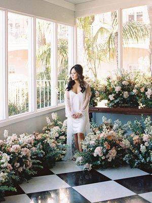 La Valencia Hotel 
La Jolla, CA
Peach and Ivory Seaside Wedding Flowers 
Studio Fleurish