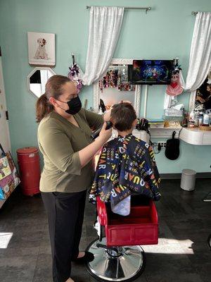 Anna cutting my 5 year old's hair early on a Sunday. Sonia and Anna are the best!!