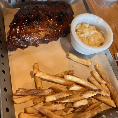 Half Baby/back ribs with mac and cheese