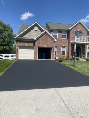 New sealcoated driveway red lion pa
York Asphalt & Sealcoat