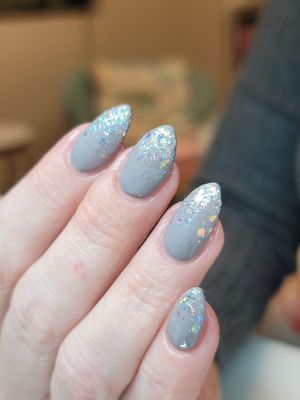 Gray nails with glitter ombre.