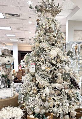 Dreamin' of a white Christmas. *:｡ﾟ \ (･‿･) /ﾟ*:｡ﾟWishful thinking though for Jacksonville. LOL. #Dillard's