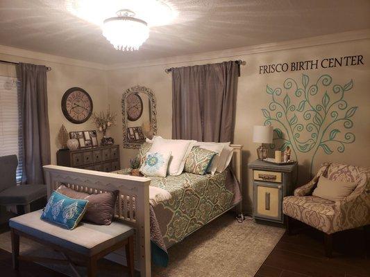 Beautifully decorated birthing suite!