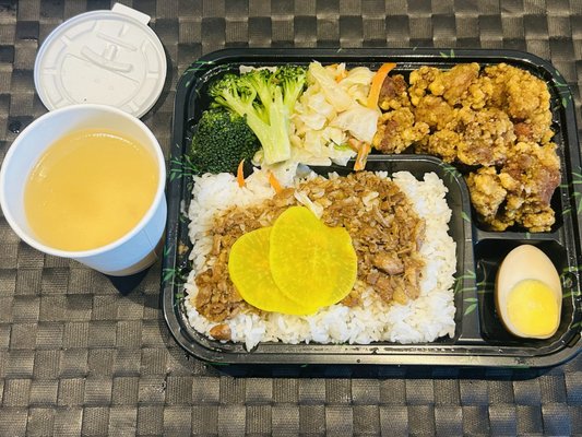 Popcorn chicken bento box for lunch