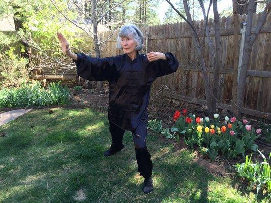 Tai Chi Chu'an student Del Brian performing the bow stretch from the Silk Weavers Exercise during our Kundala Tai Chi in the Park gathering.