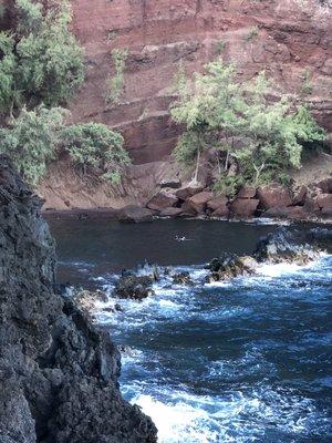 Find hidden red sand beaches on Maui