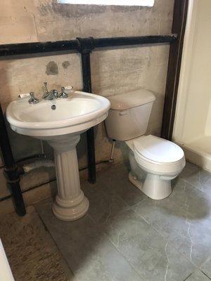 New (to me) pedestal sink and (already used) toilet re-installed!