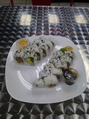 Salmon Avocado Roll! Muito deliciousos!!!!