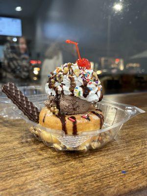 Donut split-
Sugar donut
Italian chocolate ice cream